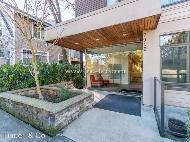Building Photo - 7910 SW 31st Ave