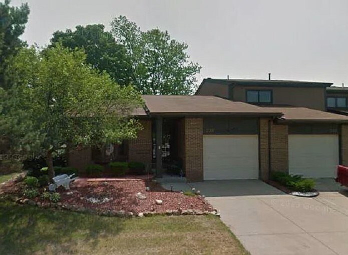 Front - 238 Calicoe Dr