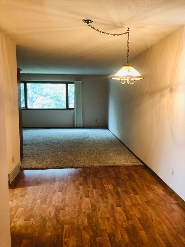 Building Photo - 14 9th Ave SE