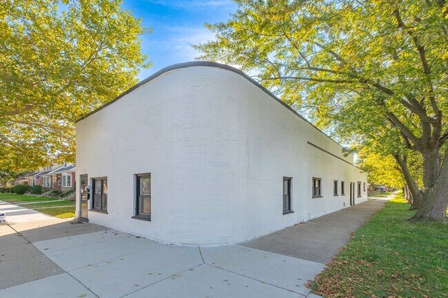 Foto del edificio - 6259 W Peterson Ave