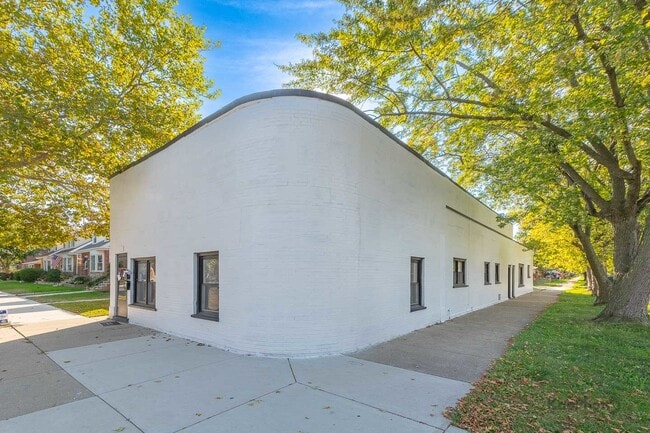 Foto del edificio - 6259 W Peterson Ave