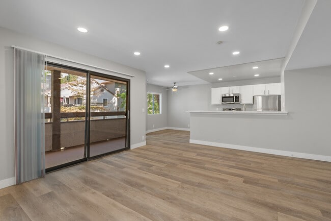 Spacious living rooms designed for comfort and style. - Creekside Alta Loma
