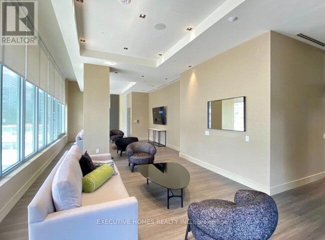 Building Photo - 25 Holly St