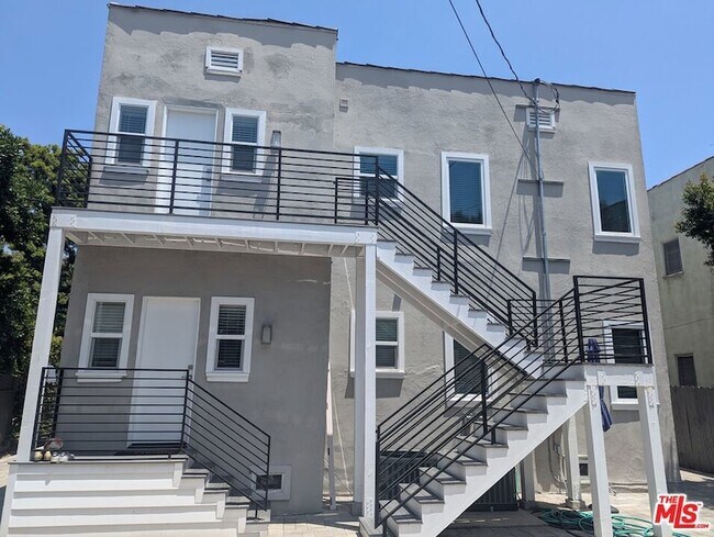 Foto del edificio - 807 Croft Ave