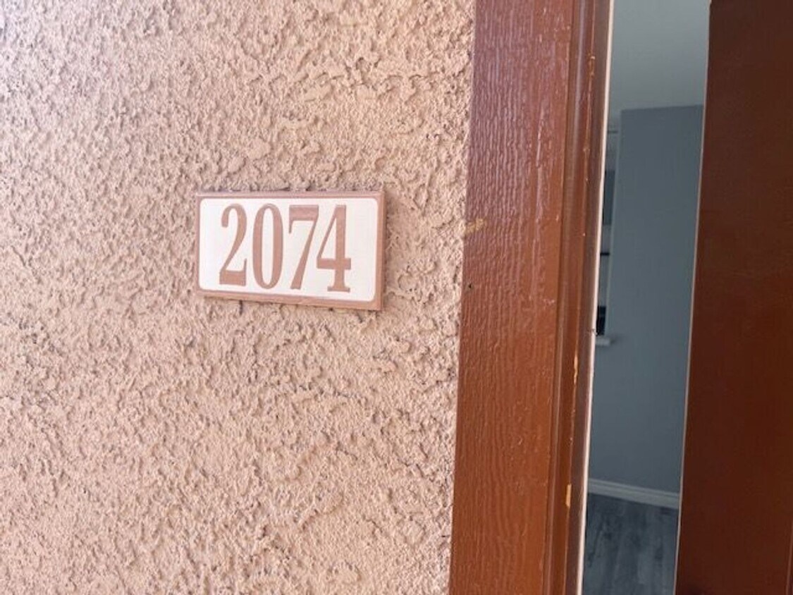 Primary Photo - 2 Bedroom Condo in Silverado Ranch!