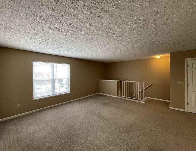 Foto del edificio - 5490 Garden Ridge