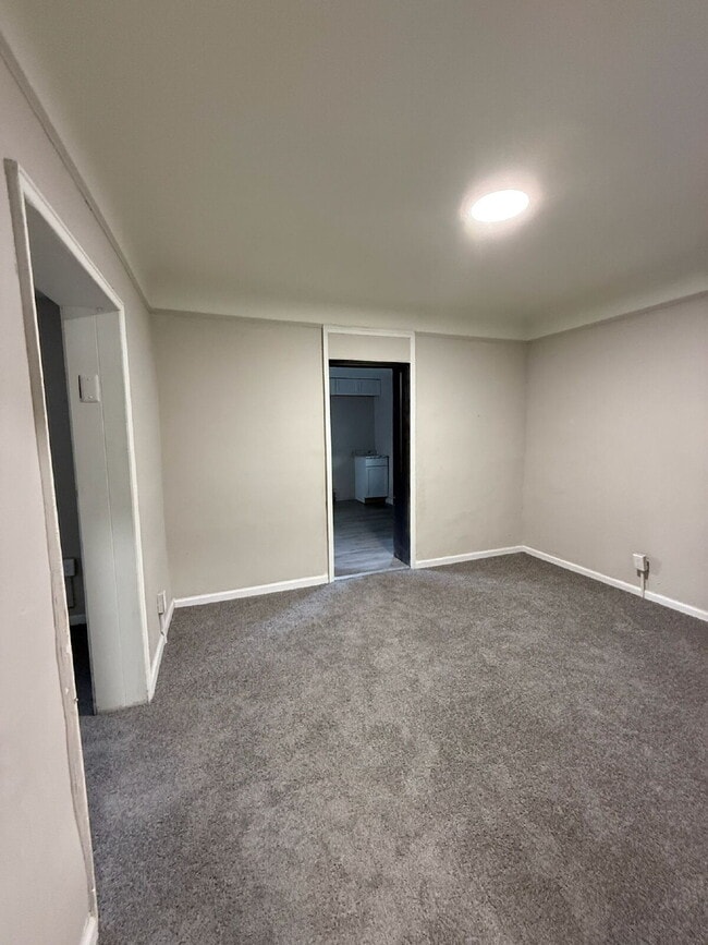 Building Photo - 3-Bedroom Gem on Marseilles Street with Sp...