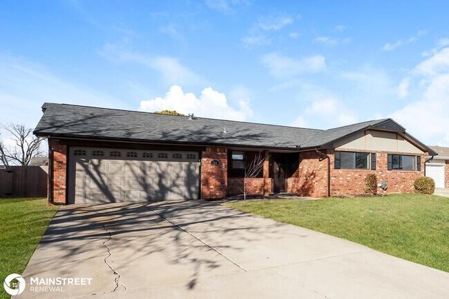Building Photo - 304 SW 24TH ST, EL RENO, OK 73036