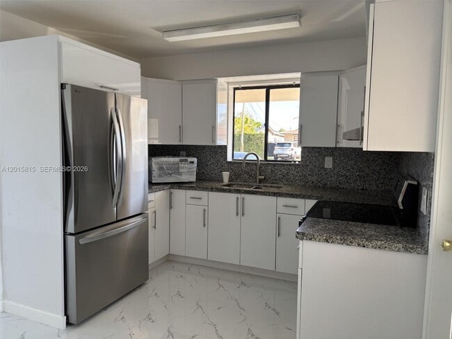 Foto del edificio - 7343 SW 21st St