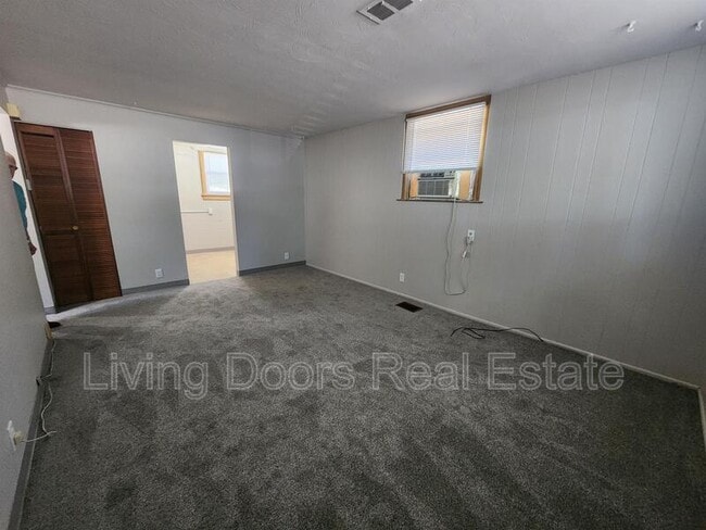 Building Photo - 849 S 45th St