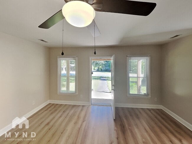 Building Photo - 2632 Shamrock Dr