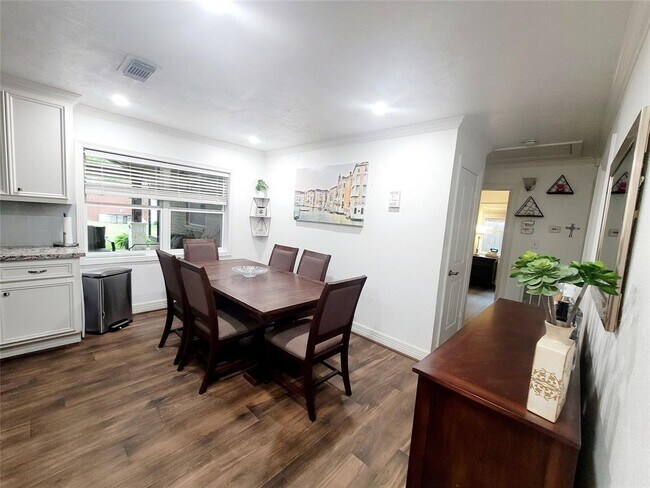 Foto del edificio - 7625 Weyburn St