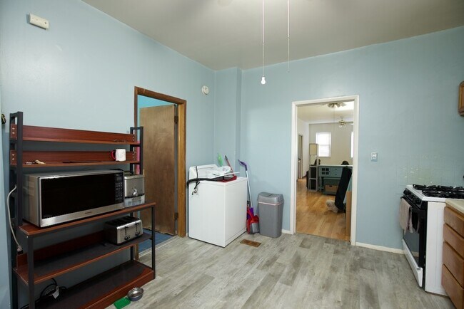 Foto del edificio - 1722 N Kimball Ave