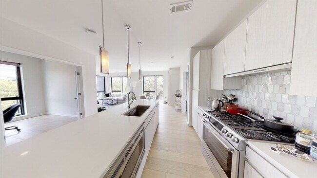 Building Photo - 45 W 3rd St