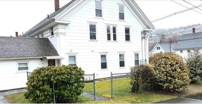 Building Photo - 197 Main St