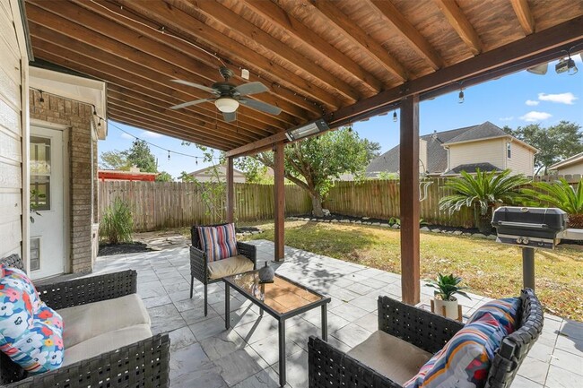 Foto del edificio - 17827 Scenic Oaks Dr