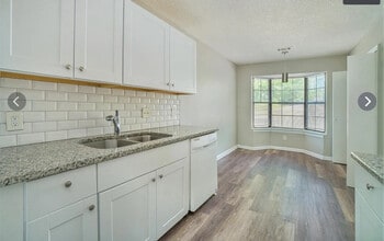 Building Photo - 926 Amberly Dr