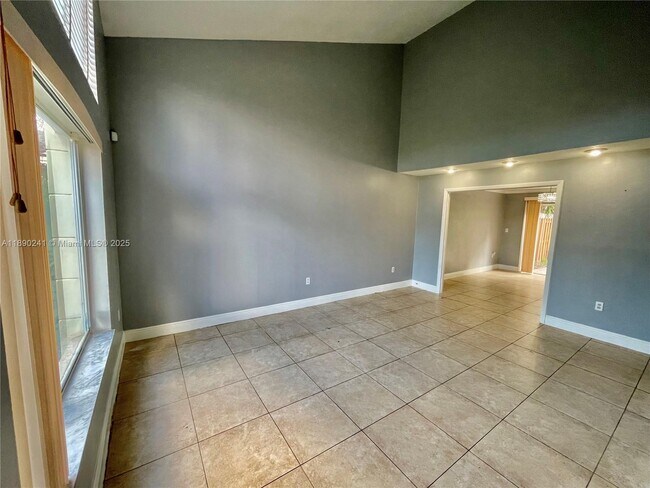 Foto del edificio - 10223 SW 156th Ave