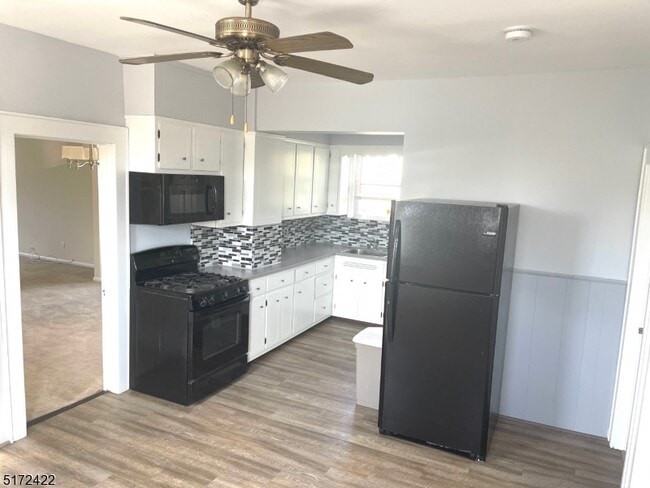 Building Photo - 122 Maple Ave