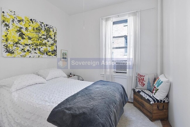Building Photo - 170 W 89th St