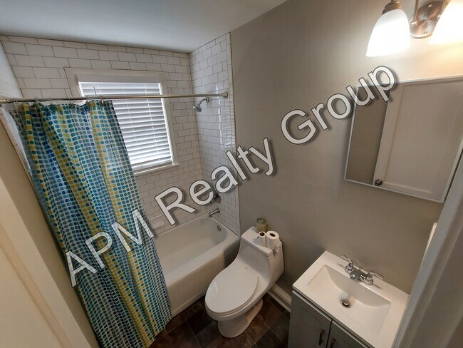 Foto del edificio - 108 Kilbourne Rd