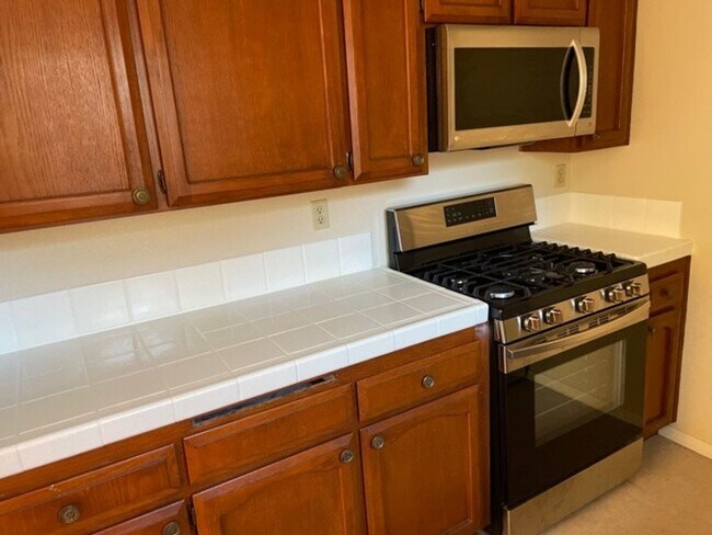 Foto del edificio - "Coming Soon" Awesome corner 2 Bedroom 2 Bath Townhome with large private patio (AC/Pool/Gated Pa...