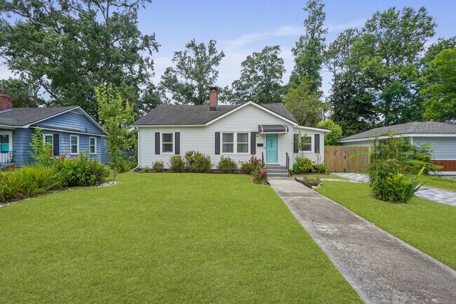 Building Photo - Charming Ardsley Park Bungalow Fully Furni...