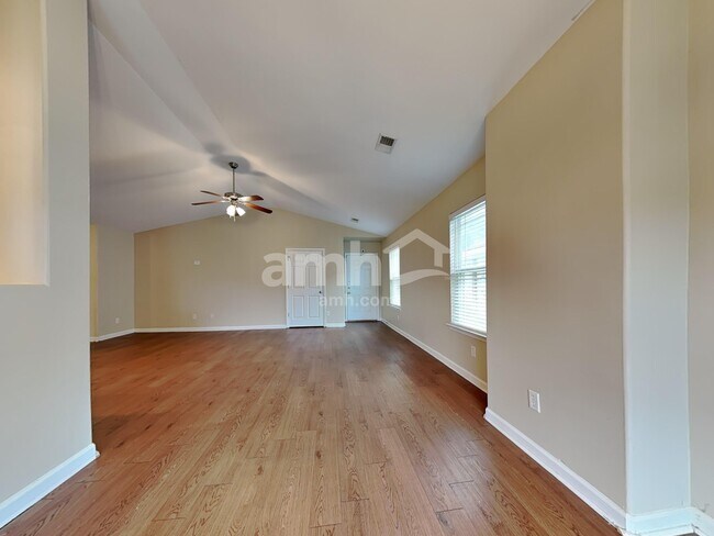 Foto del edificio - 116 Spring Lakes Dr