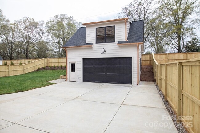 Building Photo - 5024 Gilchrist Rd