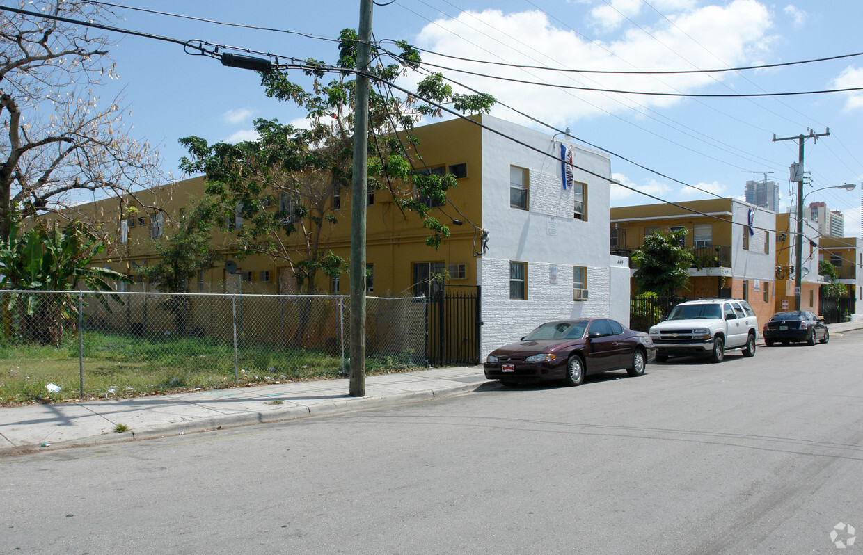 Building Photo - Downtown Villas