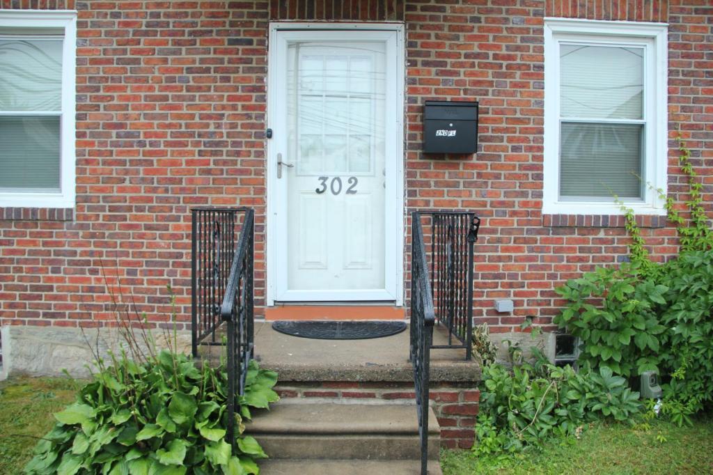 Primary Photo - 302 S Springfield Rd,