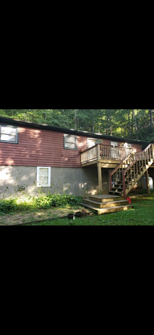Building Photo - 128 Iron Mountain Rd