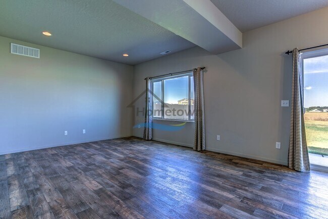 Foto del edificio - Beautiful 3 bed 2.5 bath Home in Post Falls