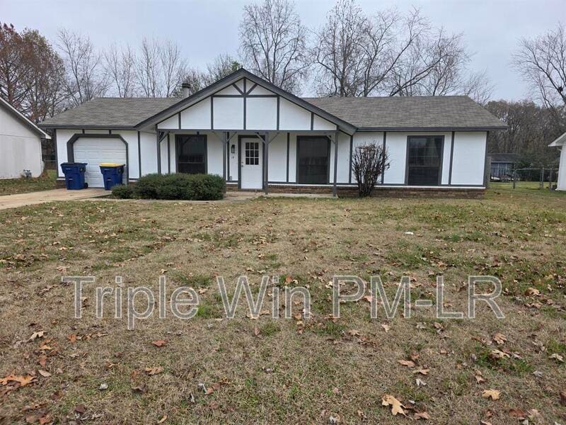 Primary Photo - 14 McArthur Dr