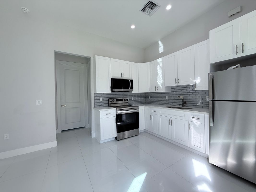 Foto del edificio - 4681 18th Ave SE