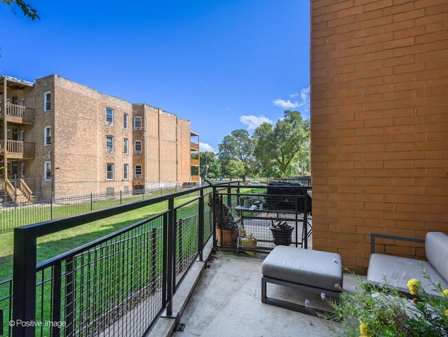 Building Photo - 5210 S King Dr