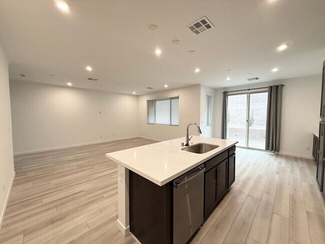 Building Photo - 3/BD 2.5/BA Brand New Modern Townhome in S...