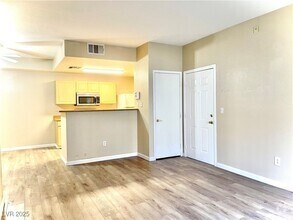 Building Photo - 8250 N Grand Canyon Dr