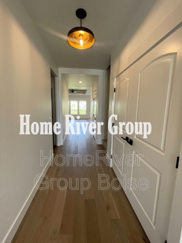 Foto del edificio - 490 Steephead Ln
