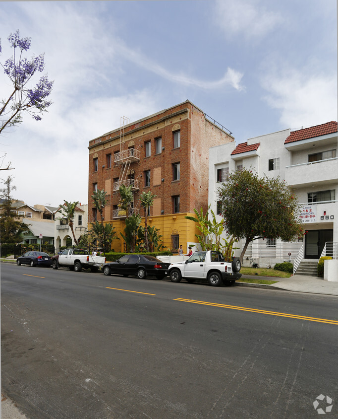 Building Photo - Harvard Manor