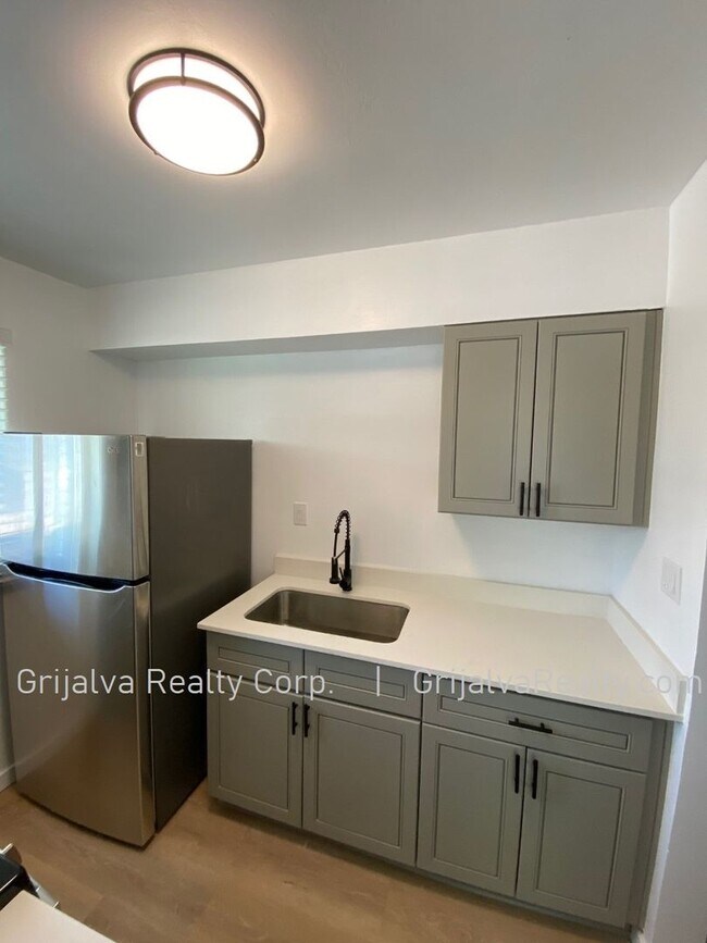 Foto del edificio - 4541 E 18th St