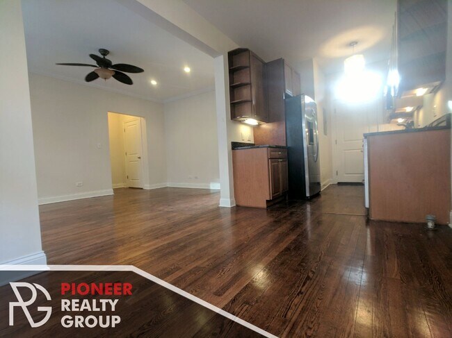 Foto del edificio - 736 W Addison St