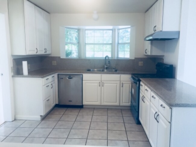 Building Photo - 6329 Desert Flame Dr