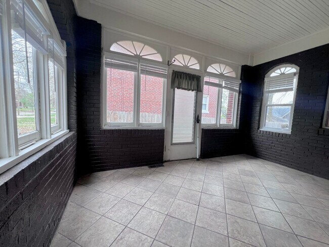 Foto del edificio - 4943 Ralph Ave