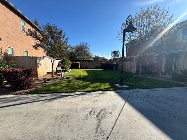 Building Photo - 4450 W Artemisa Dr
