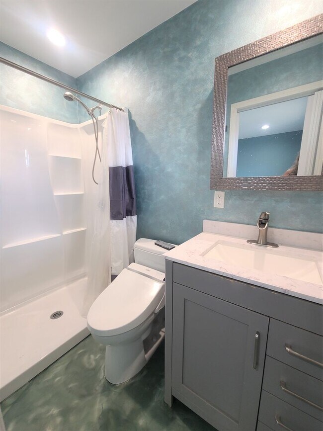 Foto del edificio - Beautifully remodeled!  3/2/2 Kahaluu cul de sac