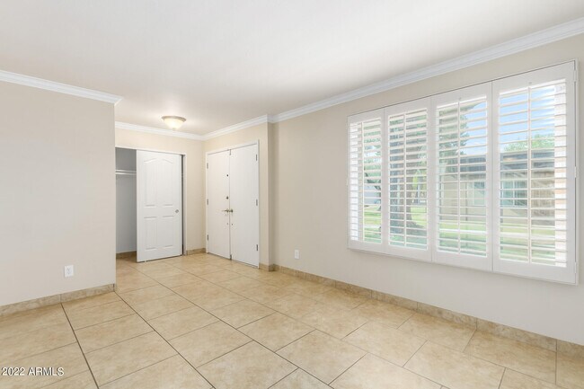 Foto del edificio - 8482 E Chaparral Rd