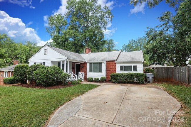 Foto del edificio - 5310 Buckingham Dr