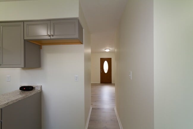 Updated 3 bedroom 1.5 bath home in desirab... - Updated 3 bedroom 1.5 bath home in desirab...
