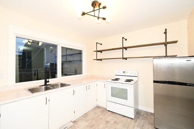 Building Photo - 2131 Upland St